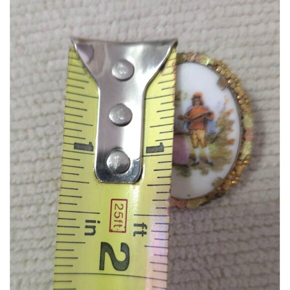 Vintage Porcelain Brooch/Pendant Courting Couple Scene & Ornate Gold-Tone Frame - Picture 7 of 7